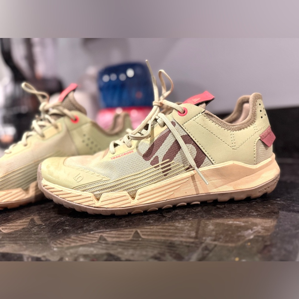 adidas women’s Beige (mint/light green) and Pink Sneakers